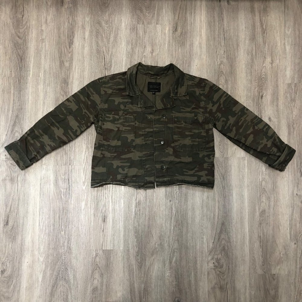 Sanctuary Women's Size Large Camo Jacket Raw Hem Cargo Pocket Camouflage Shacket